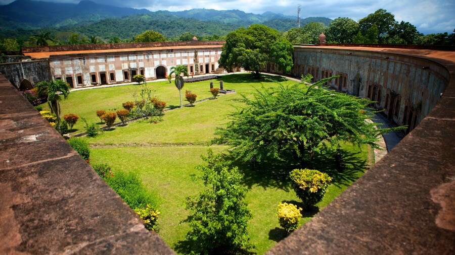 San Fernando Fortress featuring heritage elements and heritage architecture