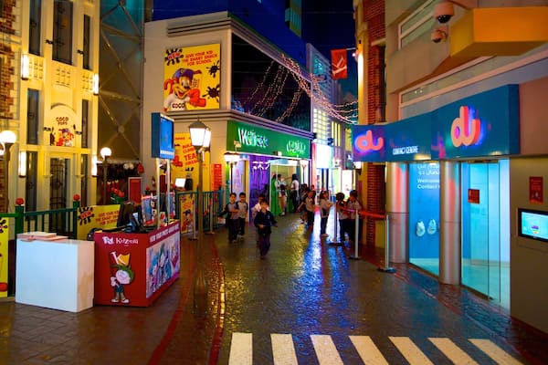 KidZania som viser natteliv, interiør og gadeliv