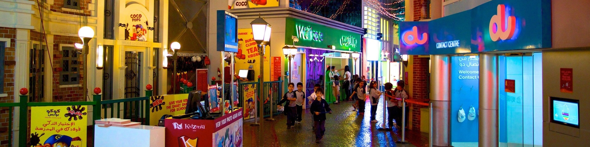 KidZania caracterizando passeios, cenas de rua e cenas noturnas