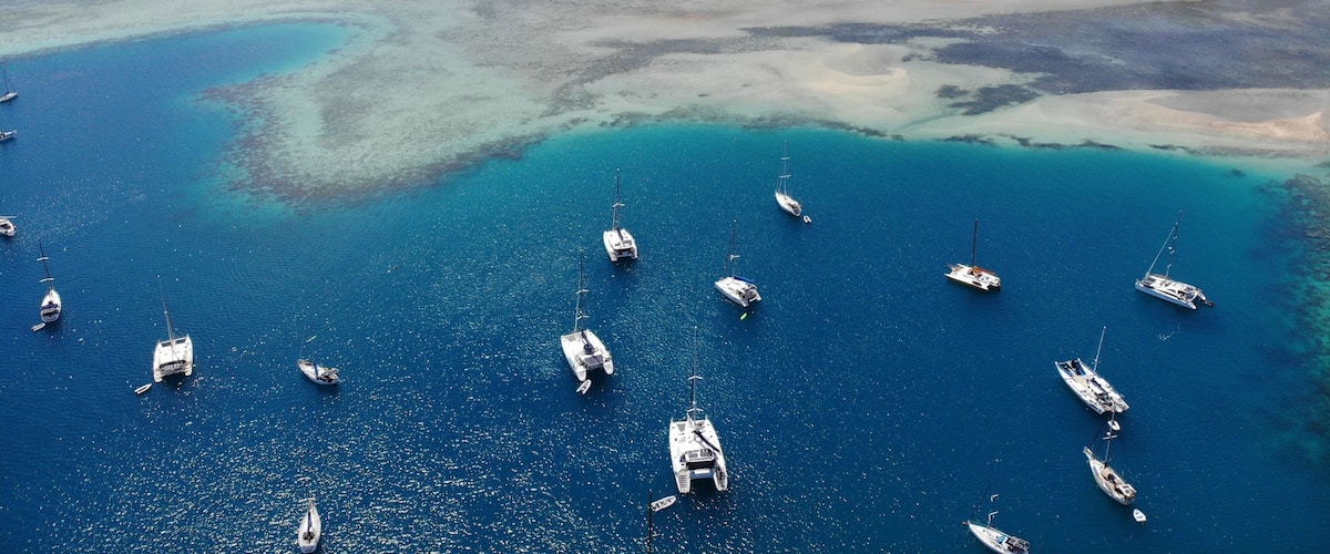 So many yachts around