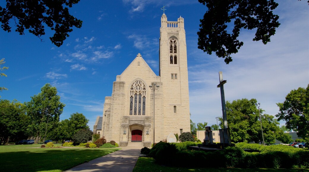 College of the Ozarks som viser kirke eller katedral og historisk arkitektur