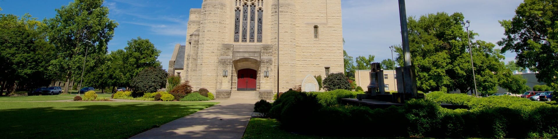 Colegio de los Ozarks que incluye patrimonio de arquitectura y una iglesia o catedral