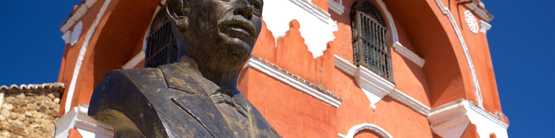 Ăglise Arcos del Carmen mettant en vedette patrimoine historique et statue ou sculpture