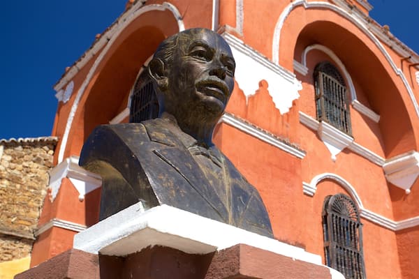 Ăglise Arcos del Carmen mettant en vedette patrimoine historique et statue ou sculpture