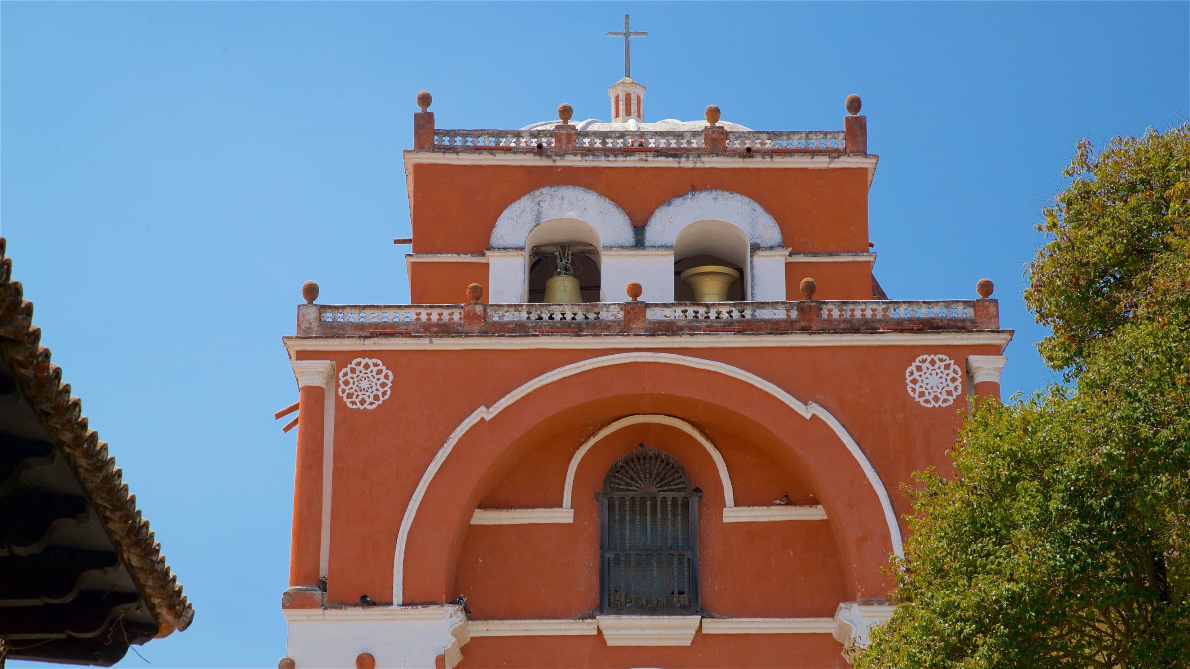 Arcos de Carmen ofreciendo elementos patrimoniales