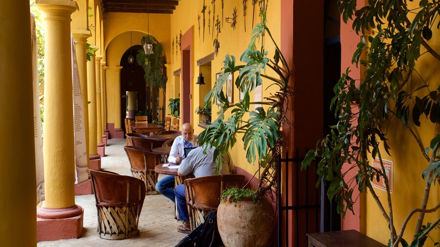 Casa Na Bolom kulturmuseum såväl som ett par