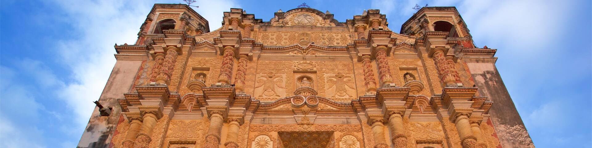 Templo de Santo Domingo ofreciendo una iglesia o catedral y patrimonio de arquitectura