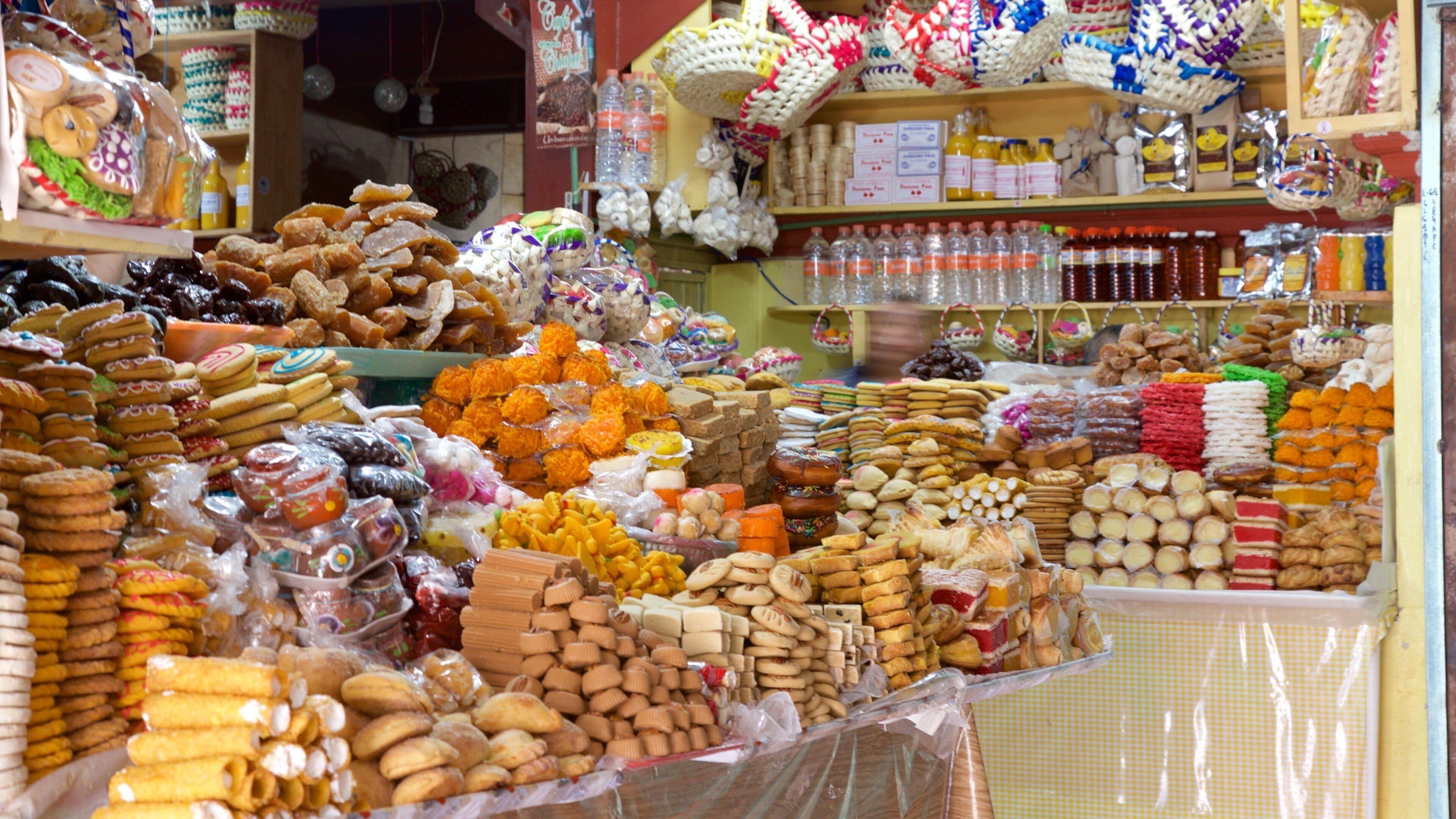 Kulturmarkt welches beinhaltet Innenansichten und Märkte