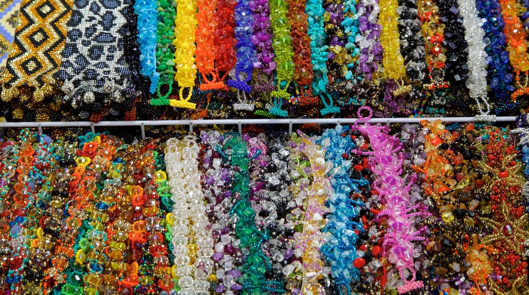 Santo Domingo Handicraft Market which includes markets