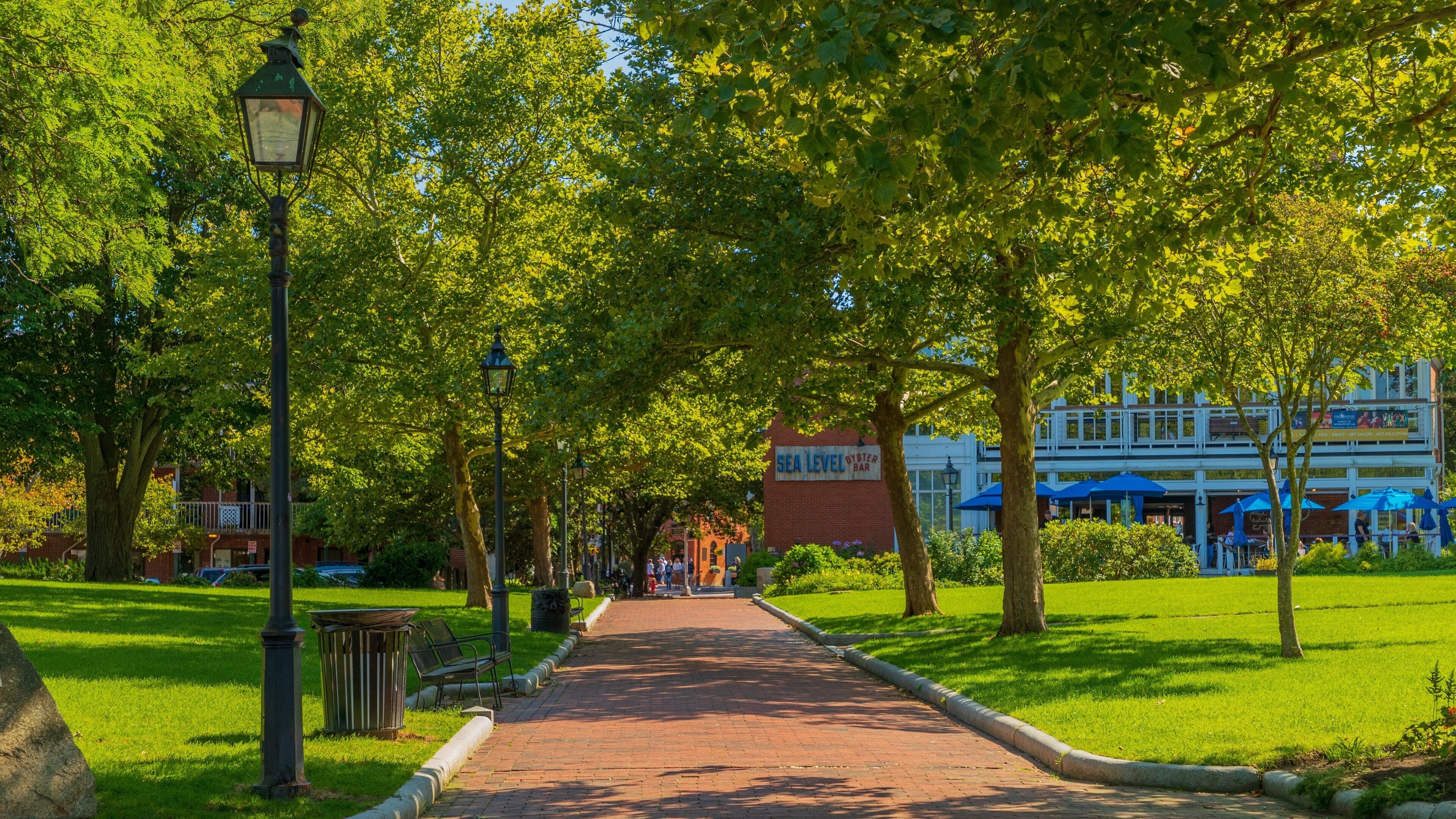 Waterfront Promenade Park which includes a garden