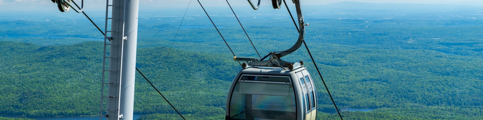 Mont Orford Ski Area featuring a gondola and tranquil scenes