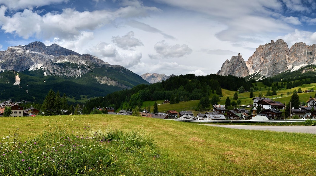 Beautiful panoramic view of the Cortina d'Ampezzo valley with the Tofane Group on the left and the Cristallo Group on the right. Sexten Dolomites, Belluno. Italy.