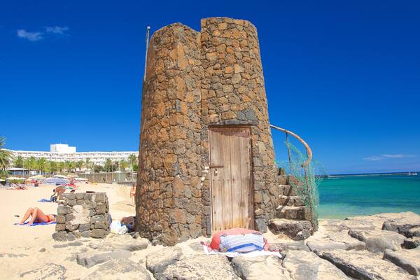 Plage de Las Cucharas montrant plage de sable et vues littorales