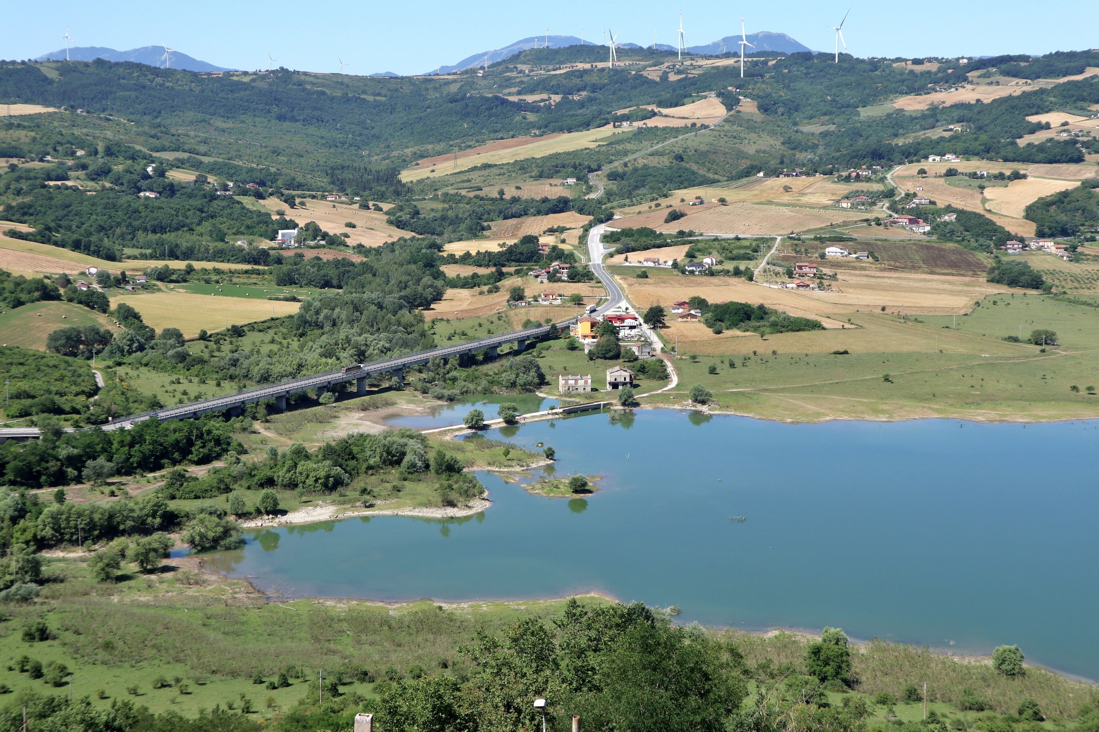 Scorcio del lago da Conza Vecchia
