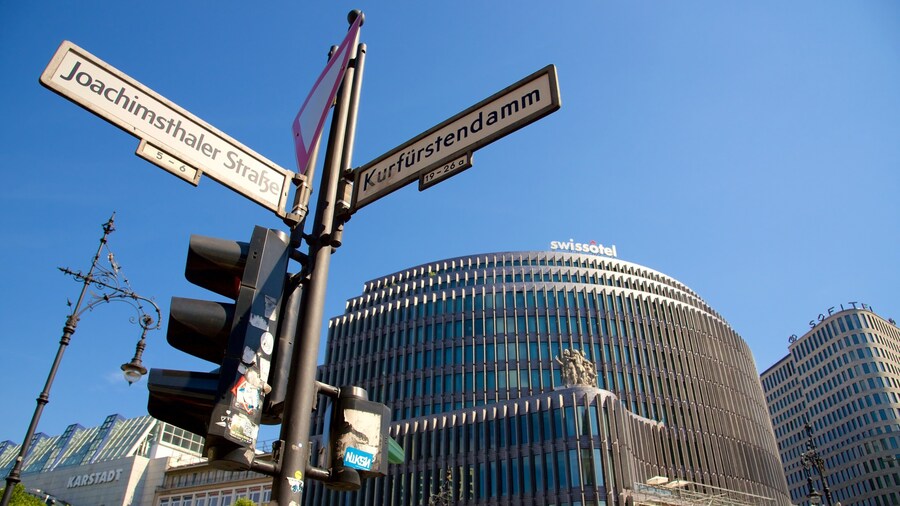 Kurfürstendamm presenterar ett hotell och skyltar