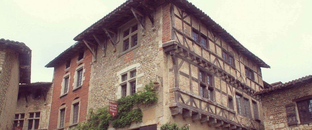 Can't stop falling in love with the lovely medieval town in Perouges, France đđđ #StunningStructures