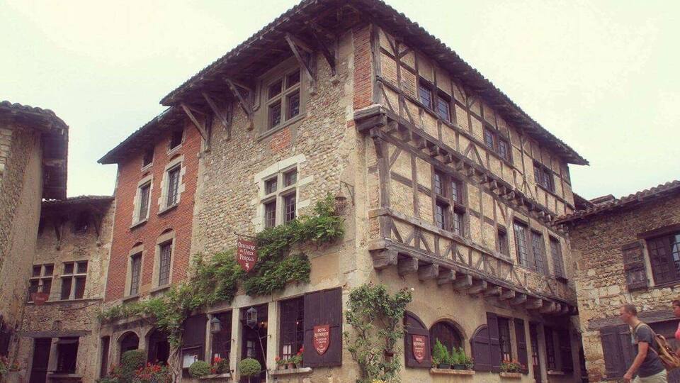 Can't stop falling in love with the lovely medieval town in Perouges, France 😘😘😘 #StunningStructures