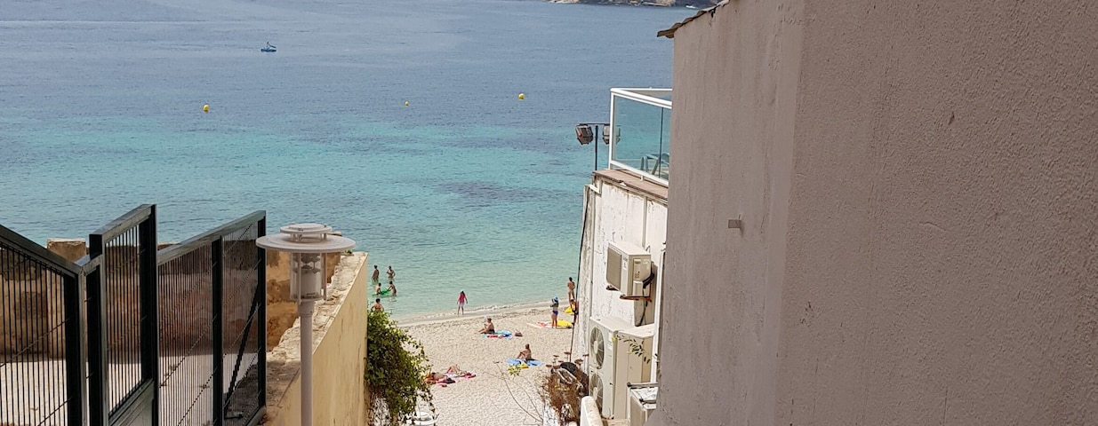 View to beach from Carrer Martin Ros Garcia.