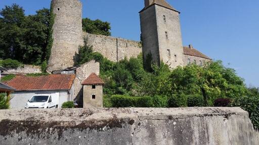 This building is indexed in the Base Mérimée, a database of architectural heritage maintained by the French Ministry of Culture, under the reference PA00093057 .