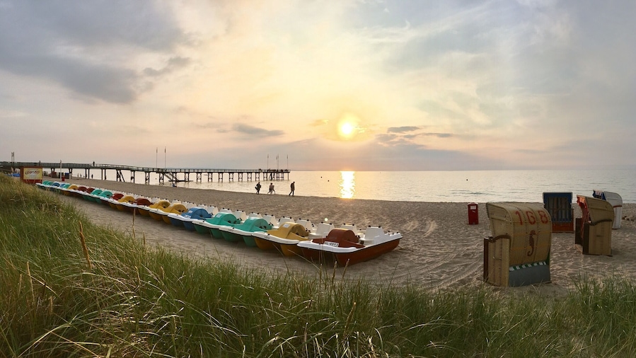Tretboote im Abendlicht