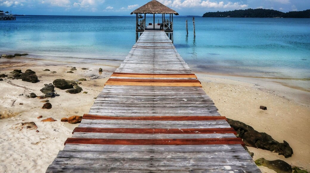 Path to paradise...
#paradise #pier #cambodia #beach #beachtips