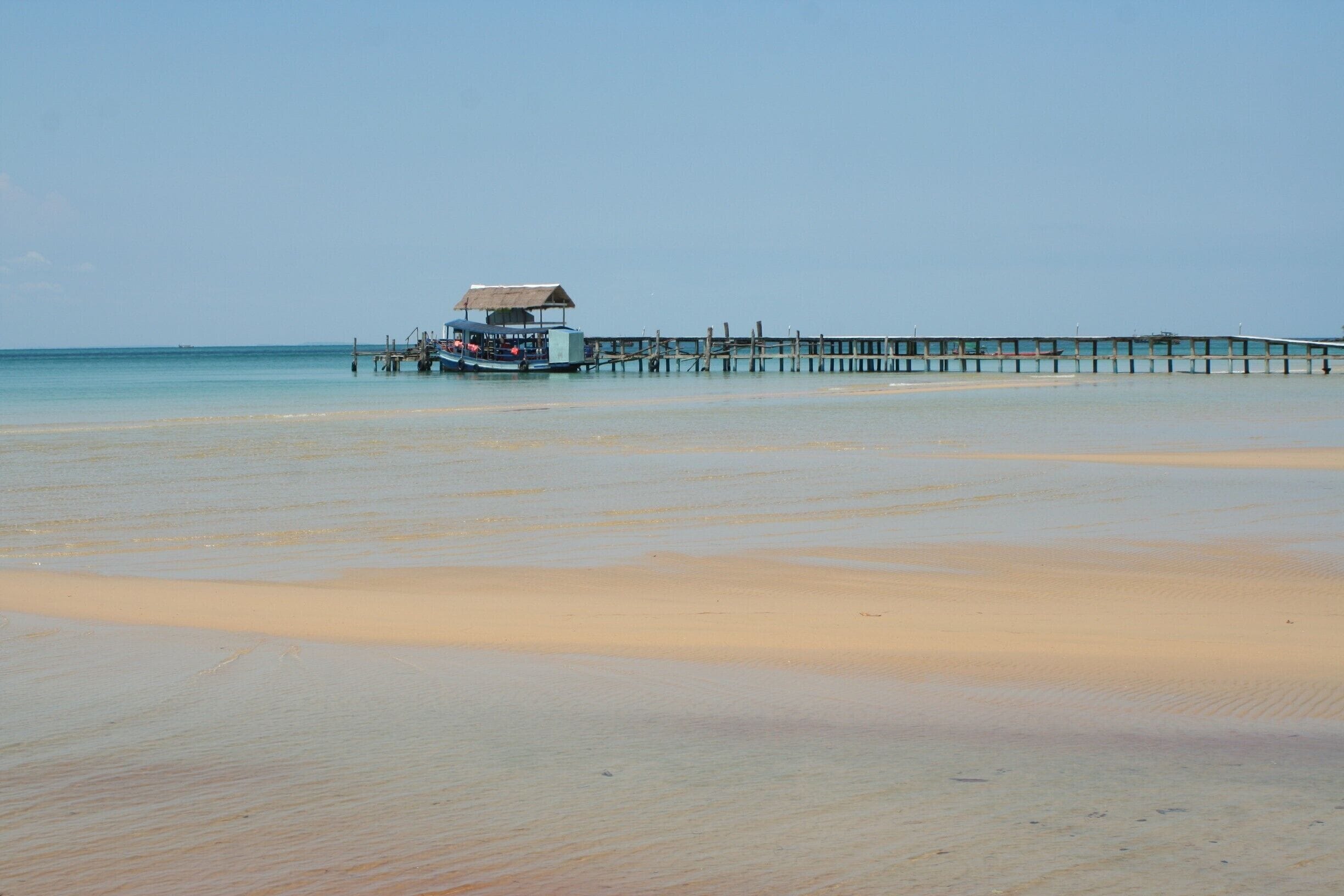 This is part of M'pay bay, a beautiful bay with the clearest water. The island is great for relaxing, snorkelling, diving and enjoying the sunshine. 