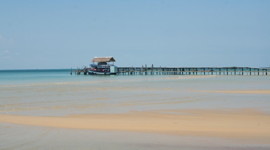 This is part of M'pay bay, a beautiful bay with the clearest water. The island is great for relaxing, snorkelling, diving and enjoying the sunshine.