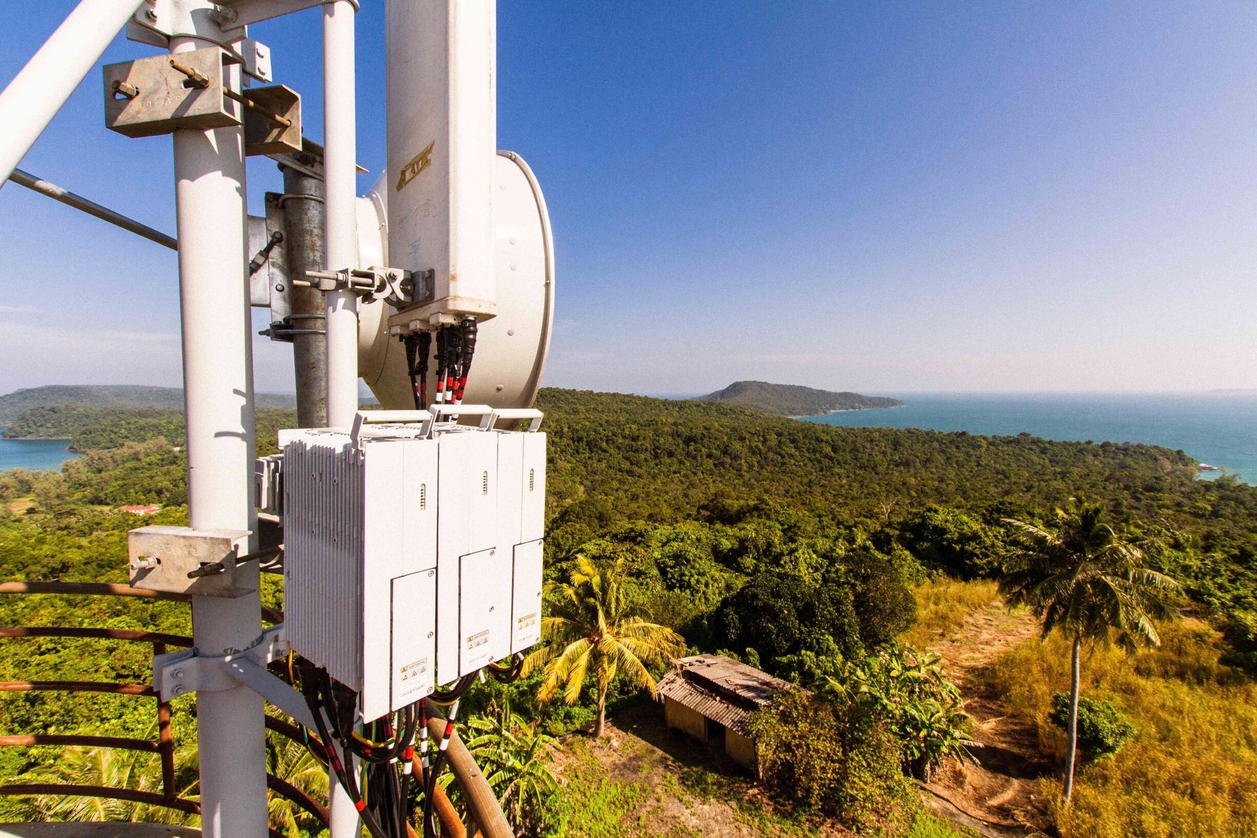 The view from the top of the old #lighthouse on Koh Rong Sanloem, #Cambodia 🇰🇭 is amazing, and well-worth the #hike and the US$1 fee to the old soldier who looks after the place.
#LifeAtExpedia
#TroveOnTuesday