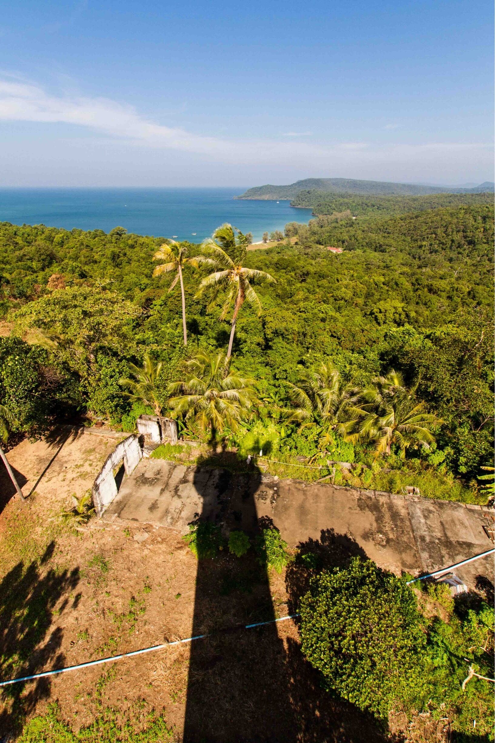 Koh Rong Sanloem, #Cambodia 🇰🇭 is so undeveloped that the view from the #abandoned #lighthouse is just treetops.
#LifeAtExpedia