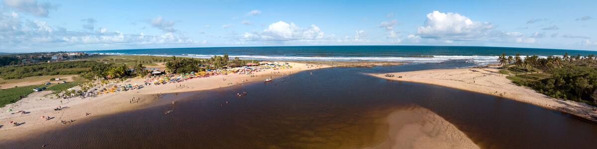 Imagem aérea da Praia do Porto de Sauipe, localizada a 108 km de Salvador, no município de Entre Rios, Bahia, Brasil