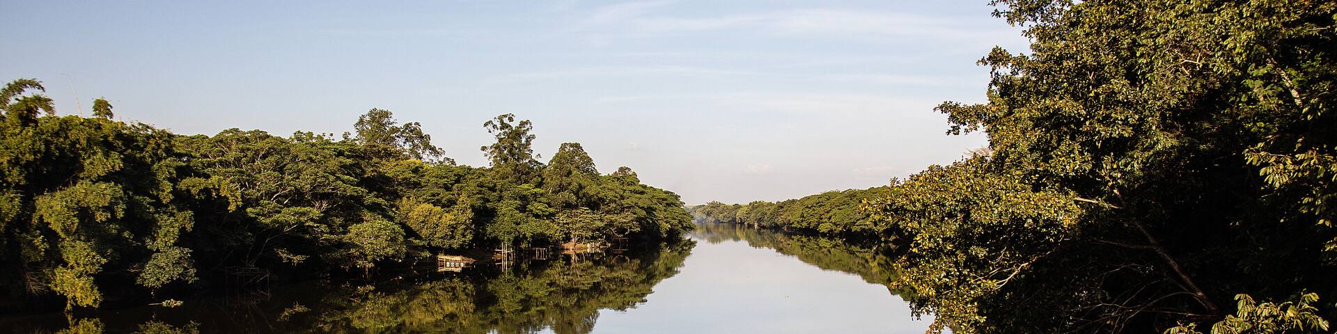 Pardo River with wide riverbed and forested banks, at the border of Sertãozinho and Jardinópolis, São Paulo
