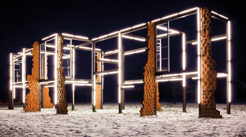 Museo de Middelheim ofreciendo escenas nocturnas y arte