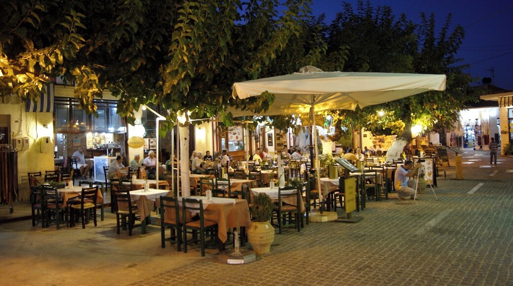 Mochos Malia Crete, Restaurants