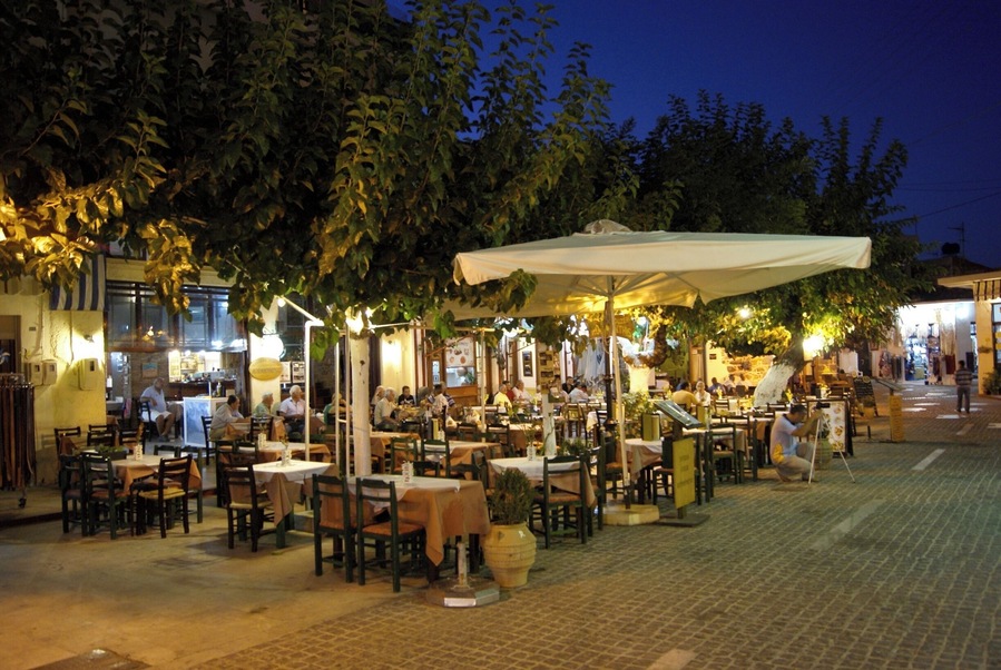 Mochos Malia Crete, Restaurants
