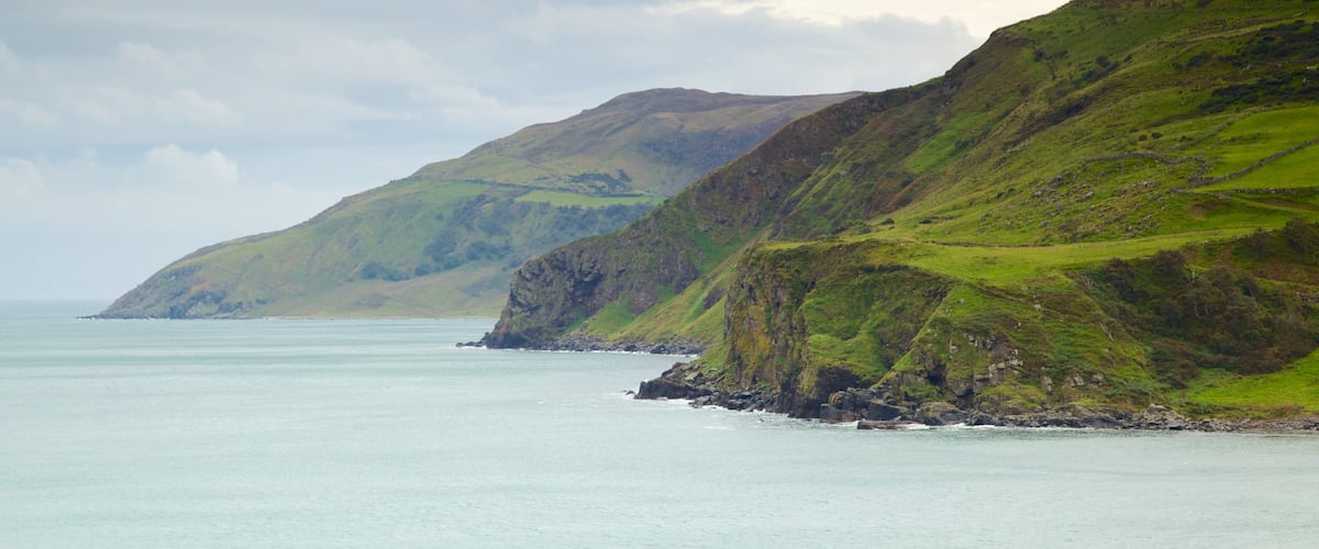 Torr Head ofreciendo litoral accidentado, situaciones tranquilas y vistas panorámicas