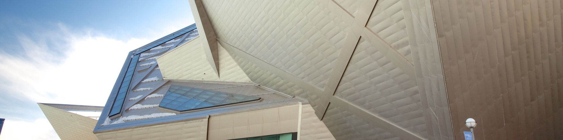 O Museu de Arte de Denver com arquitetura moderna marcante.
