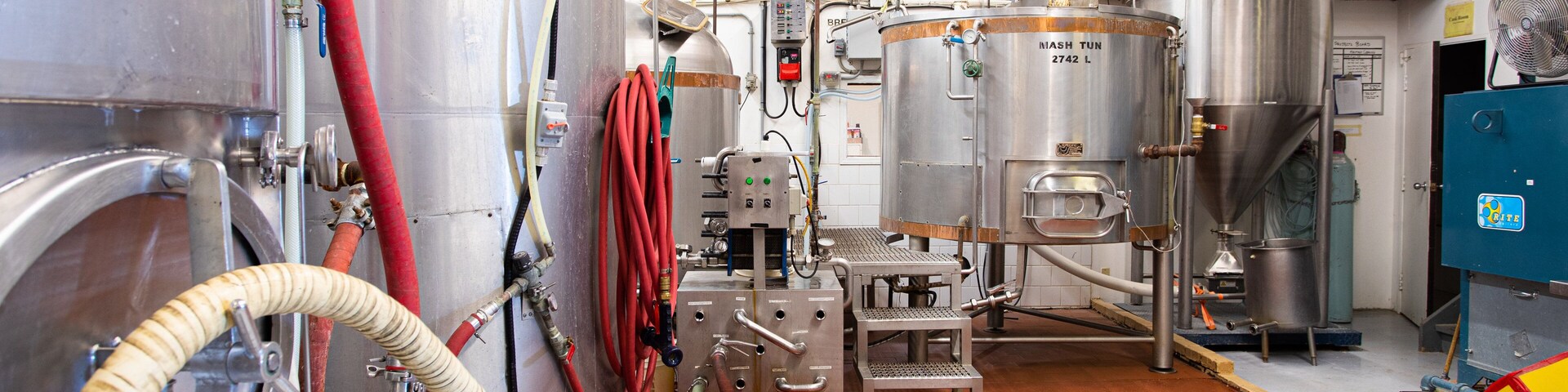 Alley Kat Brewery showing interior views