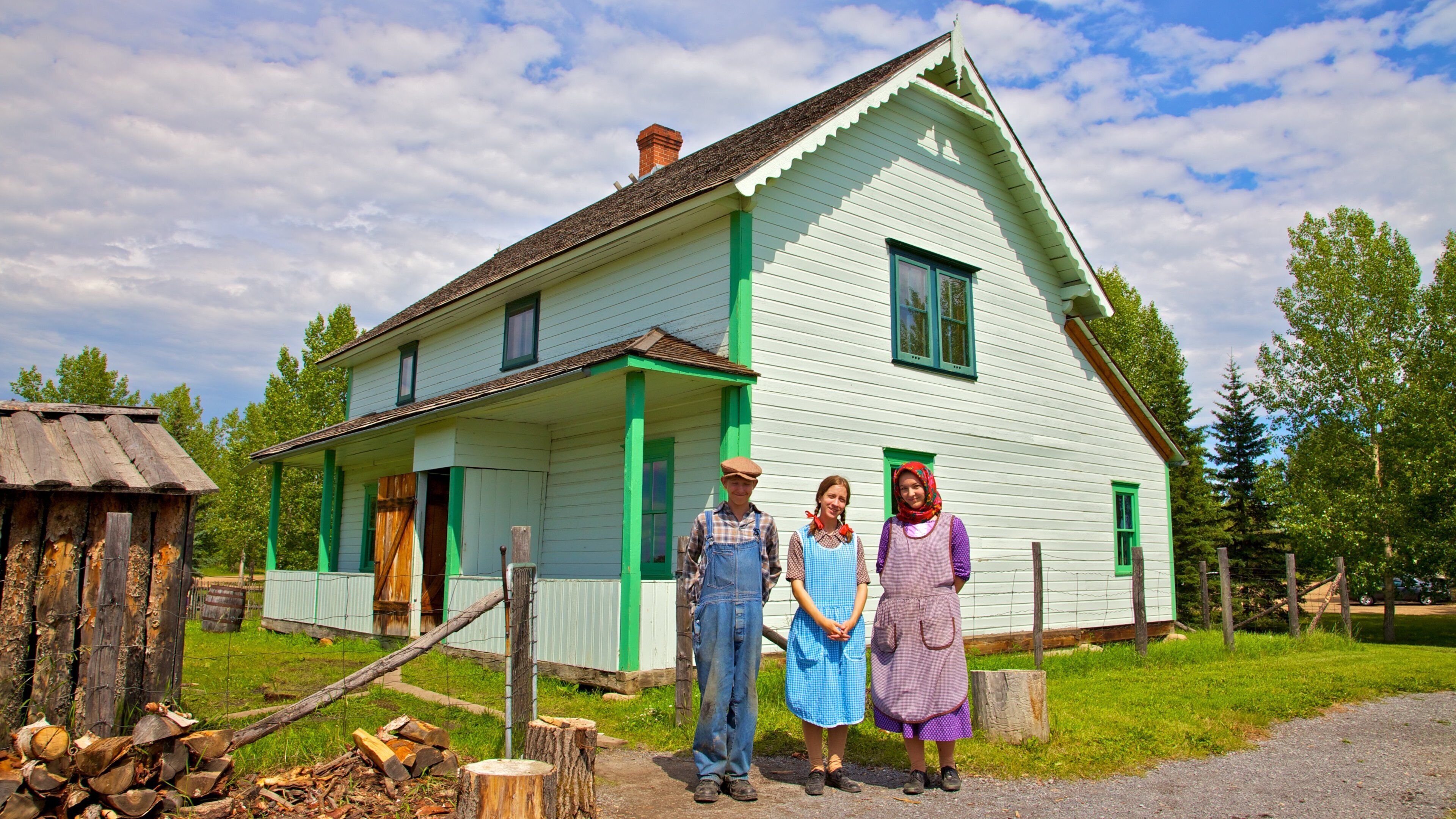 Ukrainian Cultural Heritage Village caratteristiche di architettura d\'epoca e oggetti d\'epoca cosi come famiglia