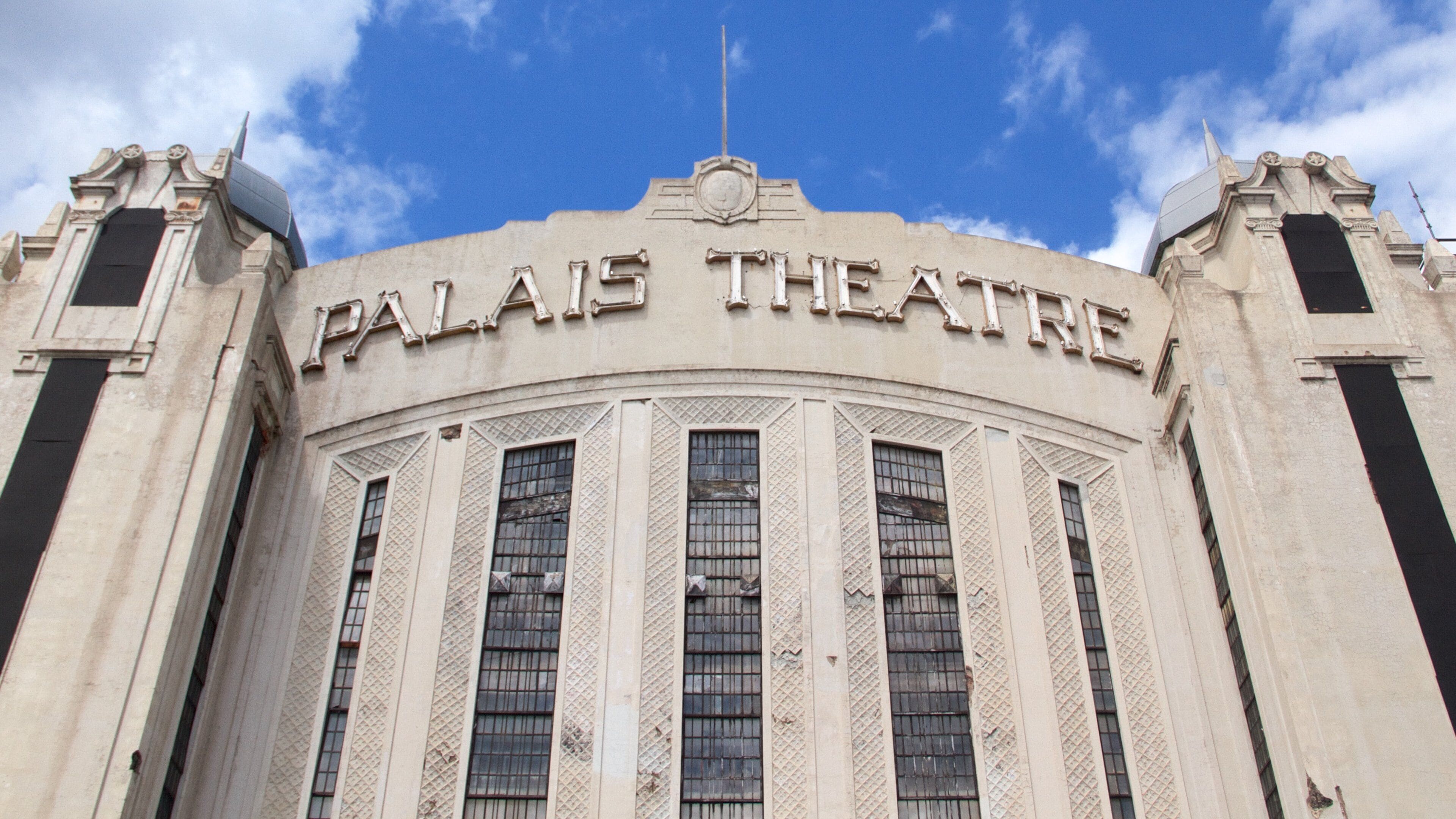 Palais Theatre featuring theatre scenes