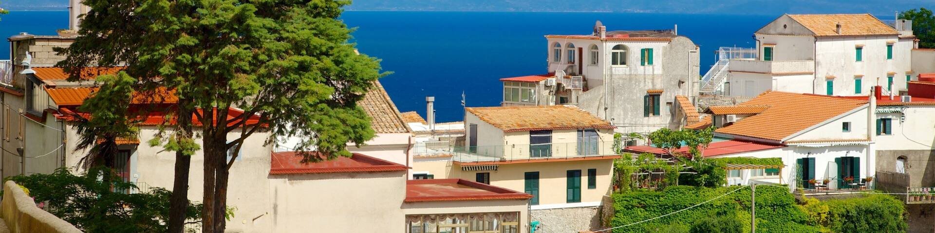 Pontone som inkluderar kustutsikter och en kuststad