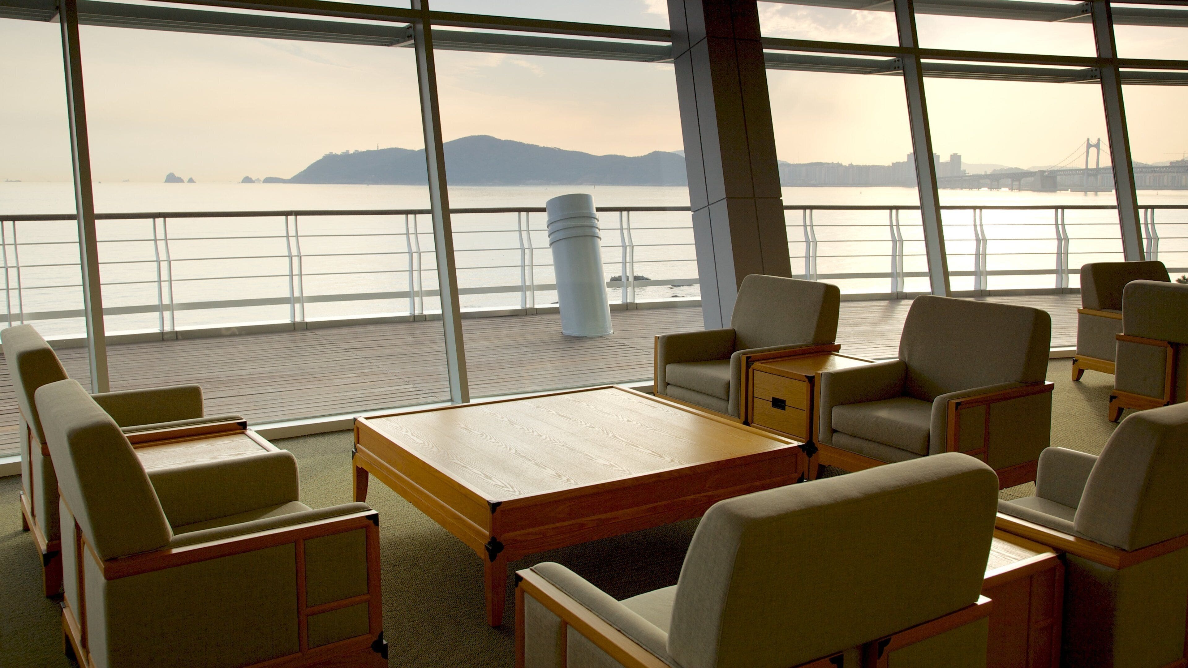 Nurimaru APEC-hus som inkluderer innendørs, kyst og moderne arkitektur