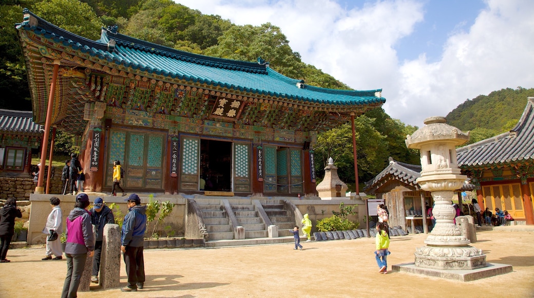 Sinheungsa Temple showing a temple or place of worship, heritage architecture and religious elements