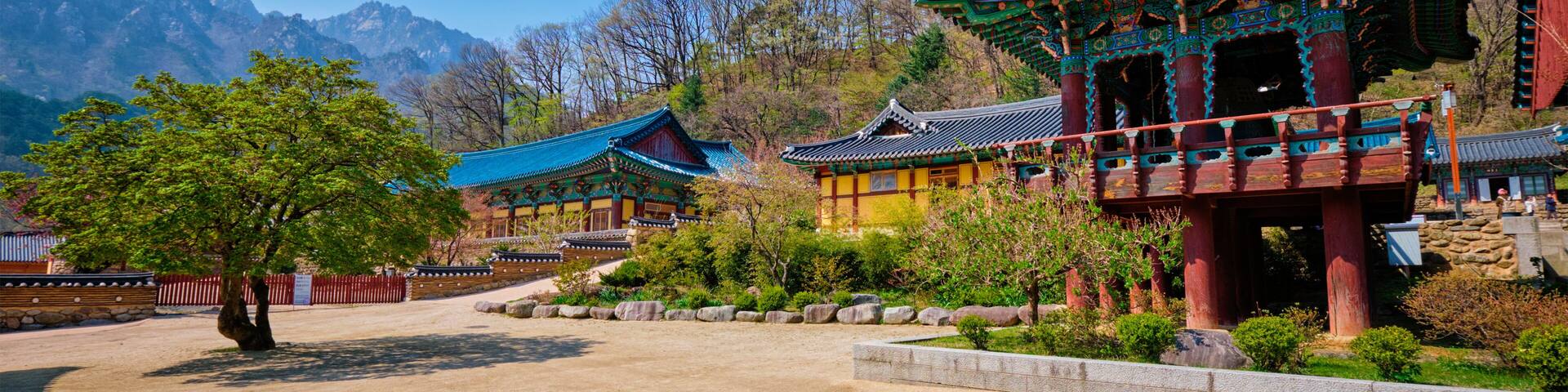 Sinheungsa temple in Seoraksan National Park, Seoraksan, South Korea