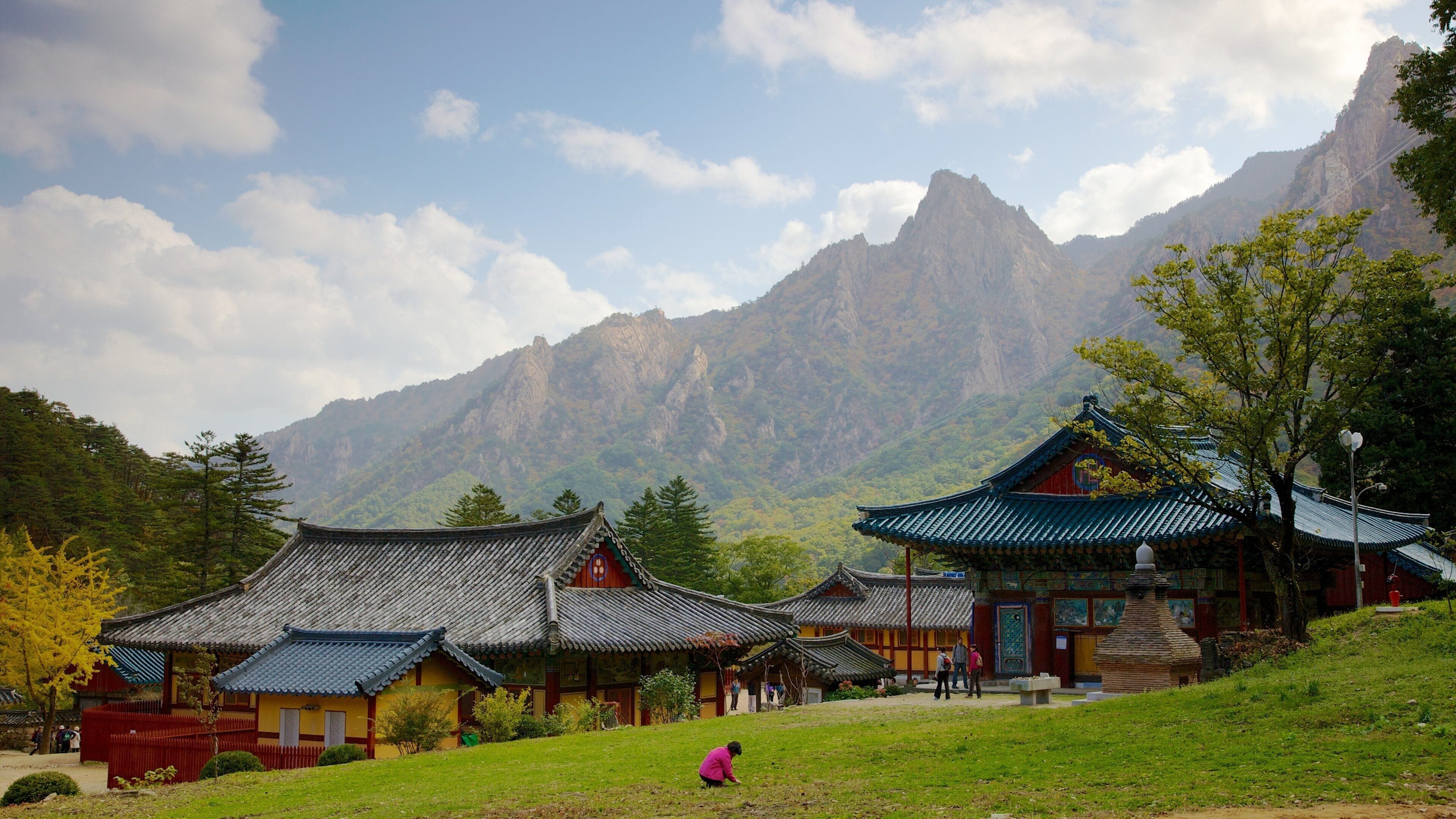 Sinheungsa Temple featuring religious elements, mountains and a temple or place of worship