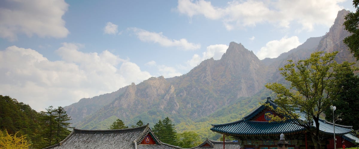 Sinheungsa Temple featuring religious elements, mountains and a temple or place of worship