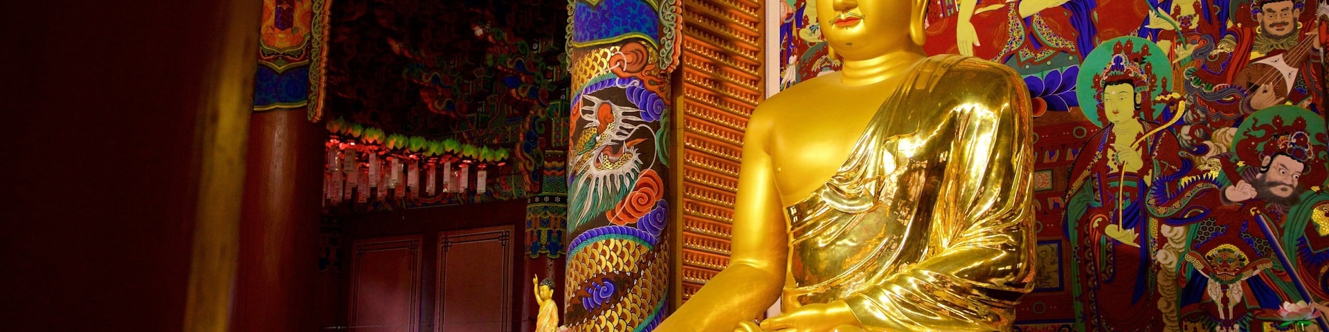 Woljeongsa Temple showing a temple or place of worship, interior views and heritage elements