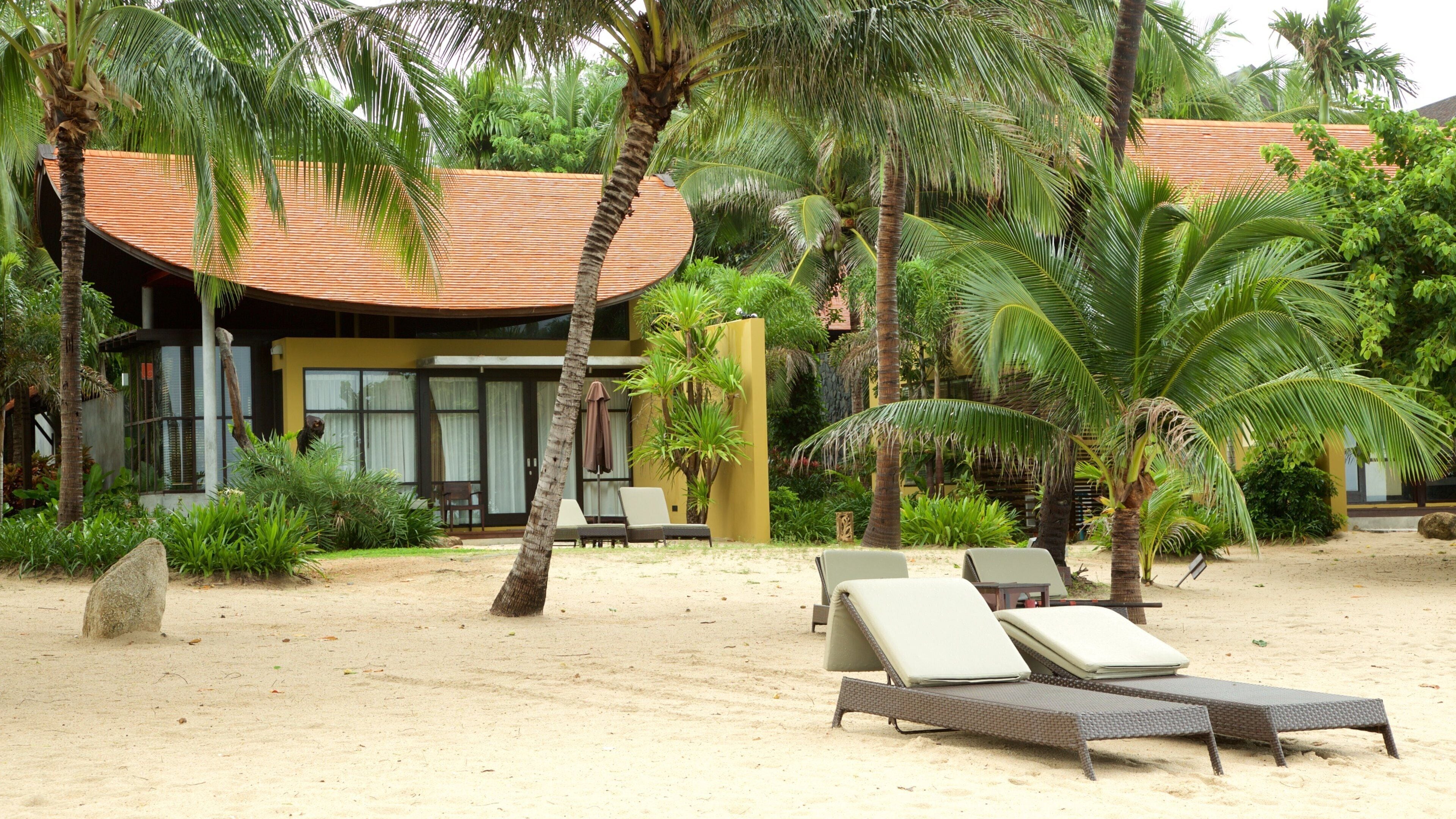 Silver Beach inclusief algemene kustgezichten en een luxueus hotel of resort