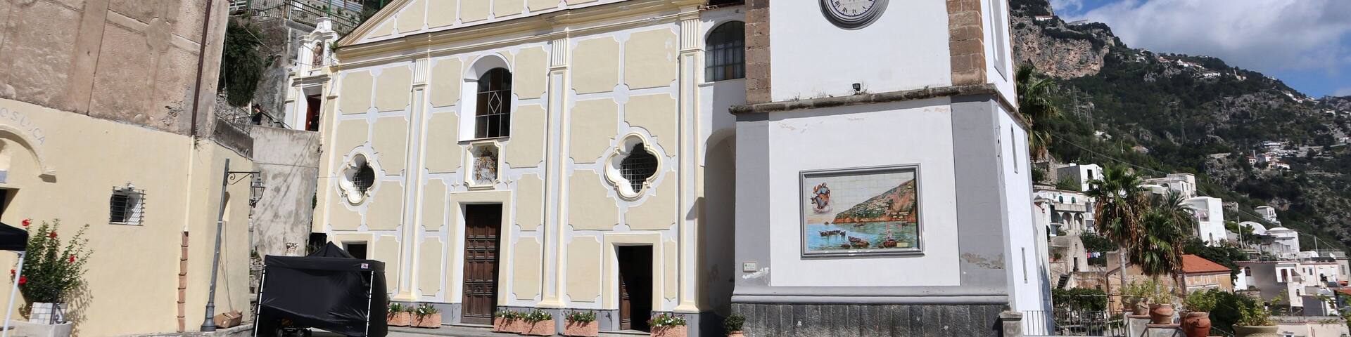 Praiano - Chiesa di San Luca Evangelista da Piazza San Luca