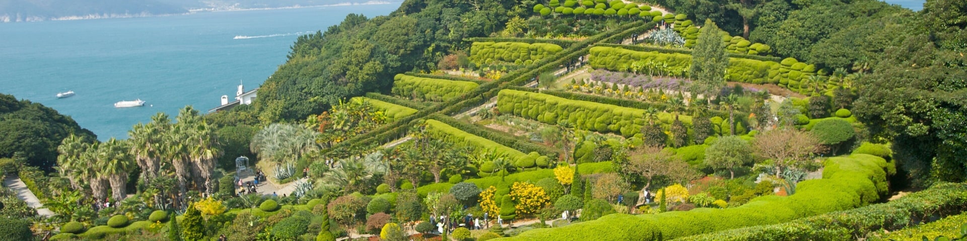 Oedo Paradise Island showing a garden, tranquil scenes and island images