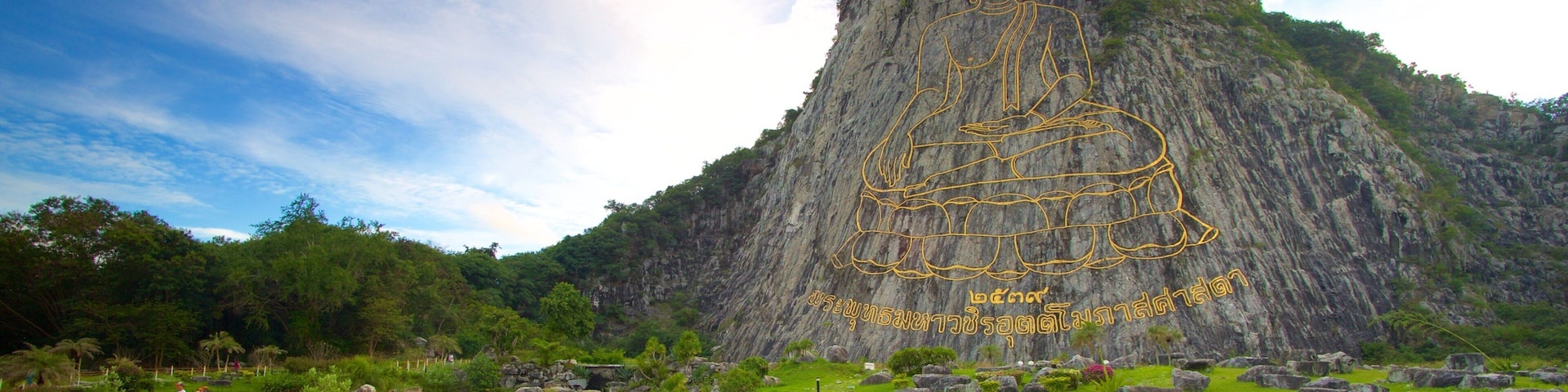 Montanha de Buda caracterizando montanhas e elementos religiosos